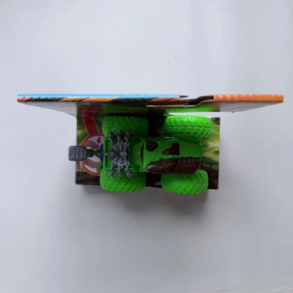 Hot Wheels Monster Truck Mutant Chaos Wreckin' Wolf Attack Pack Transforming Car